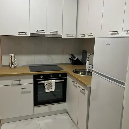 Cozy Near Downtown Apartment