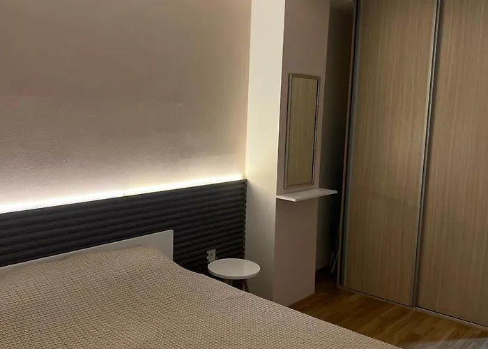 Апартаменты Cozy Near Downtown Скопье