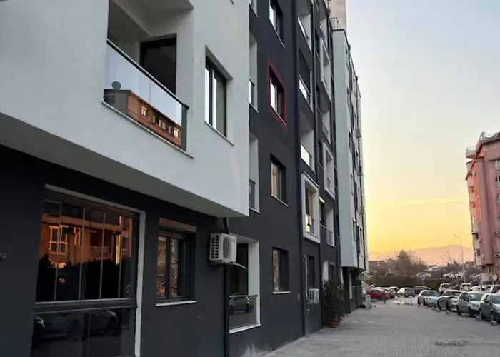 Cozy Near Downtown Apartment