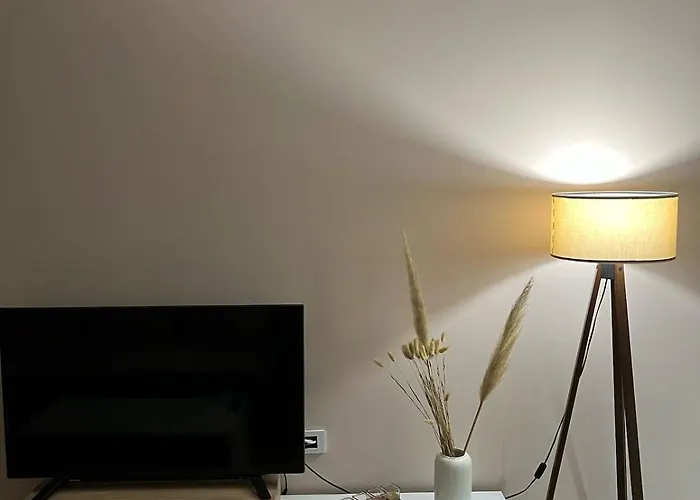 Cozy Near Downtown Скопье