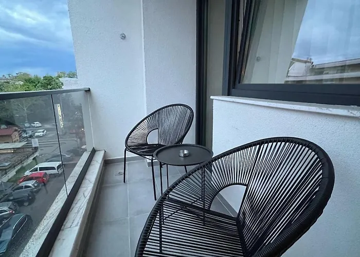 Cozy Near Downtown Apartment